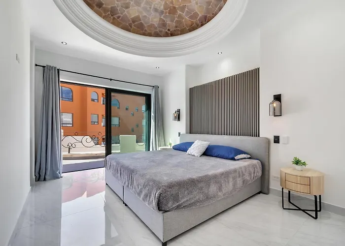 #marbella Lane - Coastal Elegance With Pool