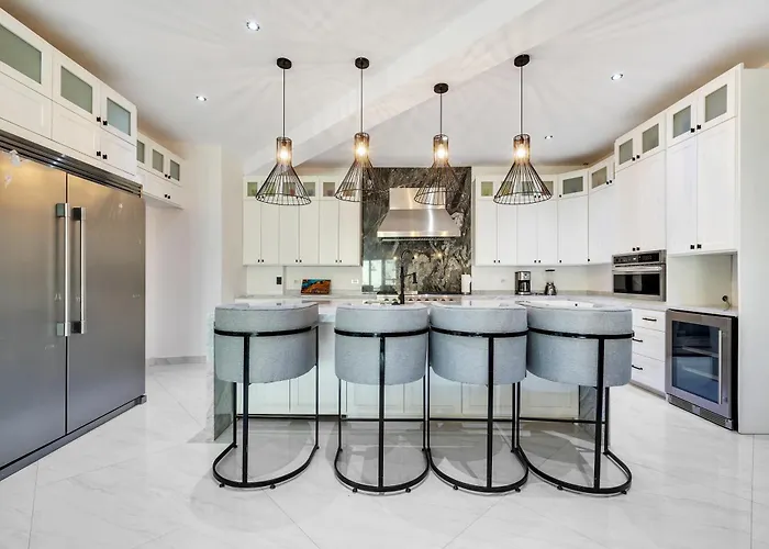 #marbella Lane - Coastal Elegance With Pool