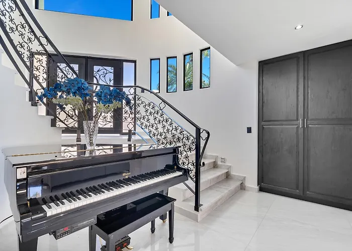 #marbella Lane - Coastal Elegance With Pool Villa *