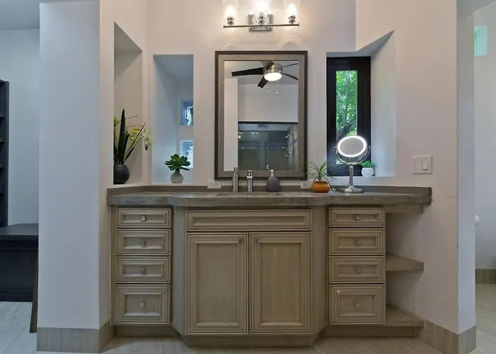 #marbella Lane - Coastal Elegance With Pool